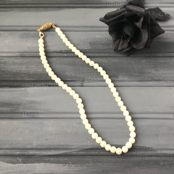 Vintage Faux Pearl Necklace - Picture 1 of 9